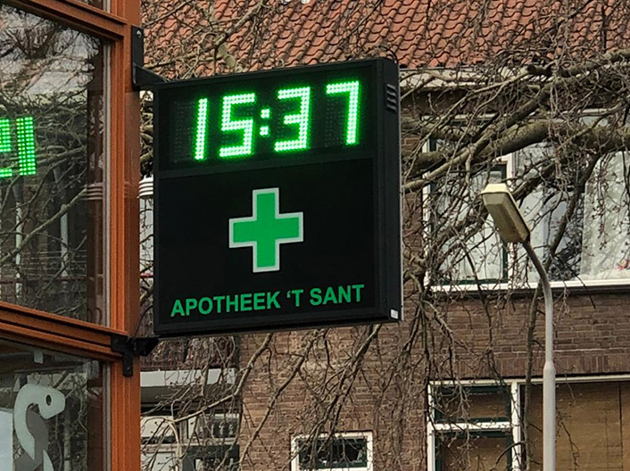 Apotheek kruis klok