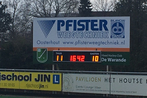 scorebord hockeyveld