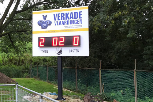 Scorebord op paal