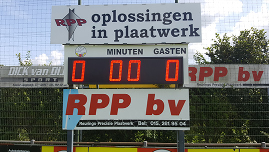 Scorebord op palen