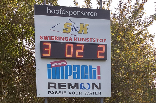 scorebord op 2 palen